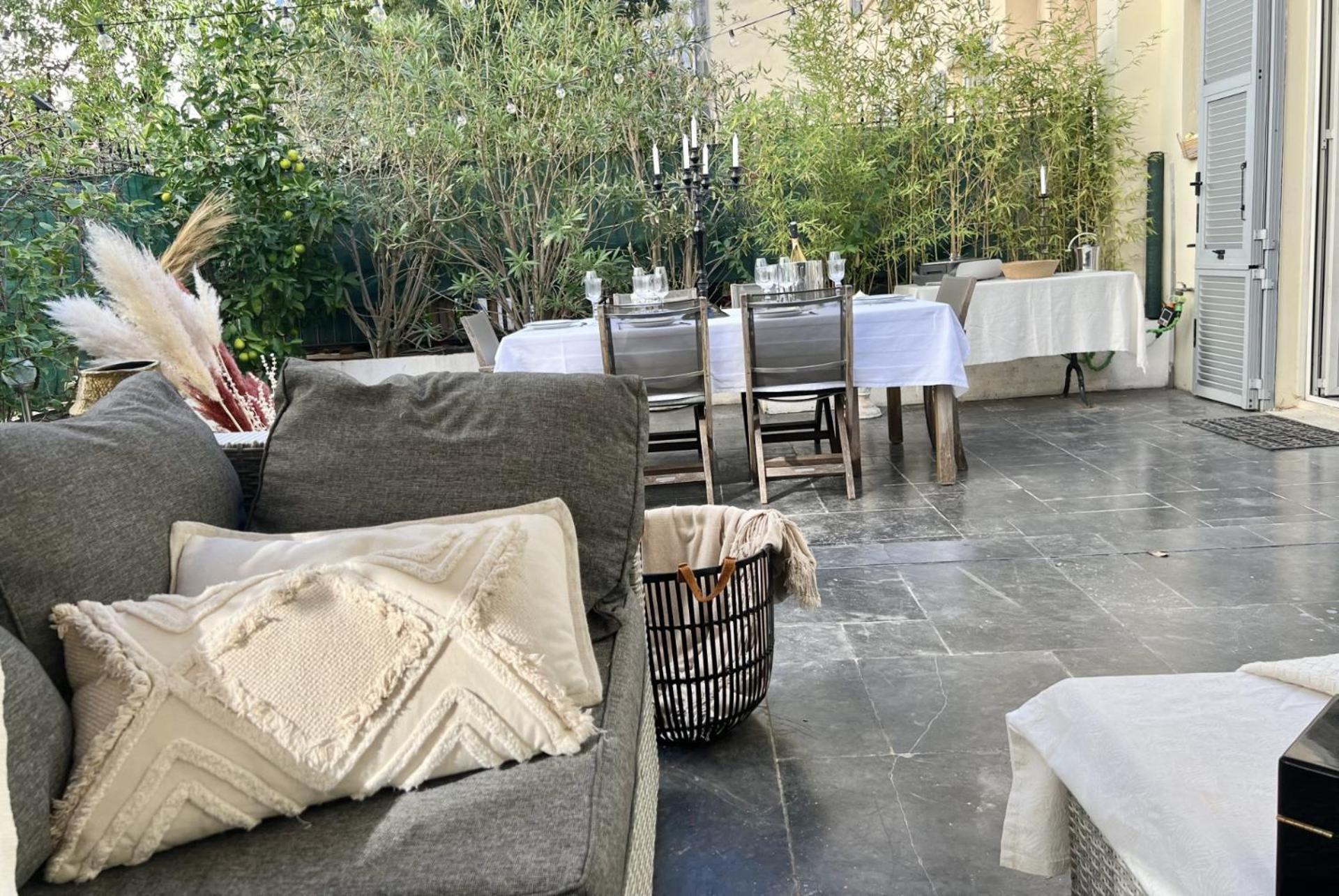 Appartement Superbe De 105 M2, Hyper Centre Avec Terrasse, Parking, A 5 Min De La Nice