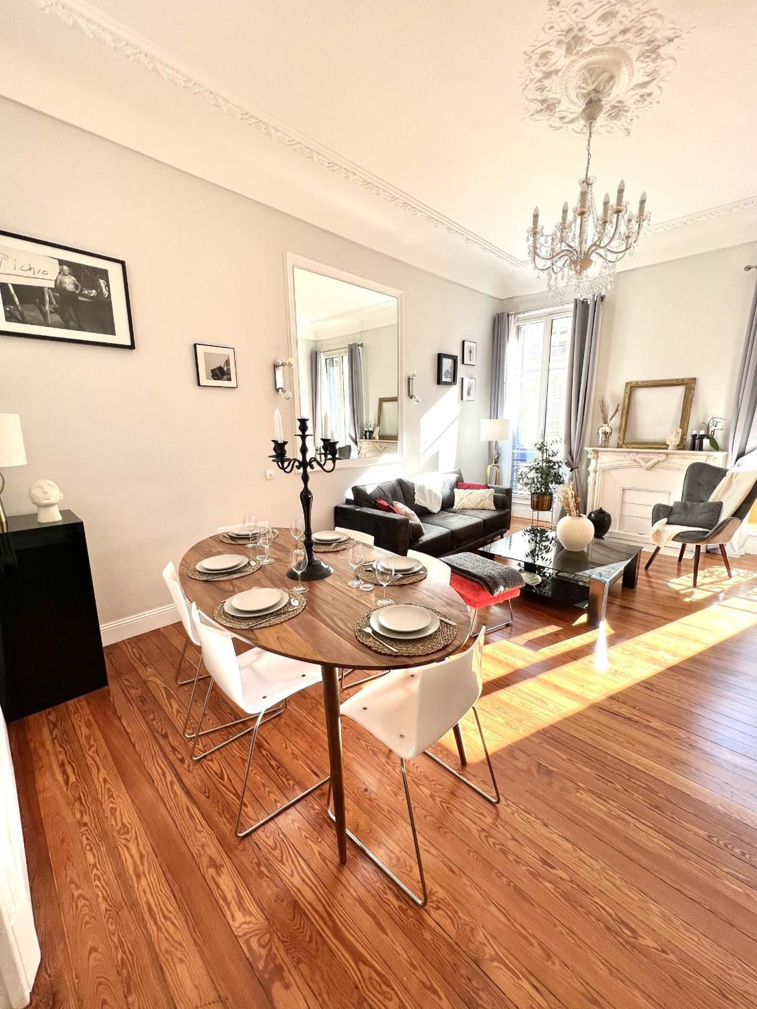 Appartement Superbe De 105 M2, Hyper Centre Avec Terrasse, Parking, A 5 Min De La
