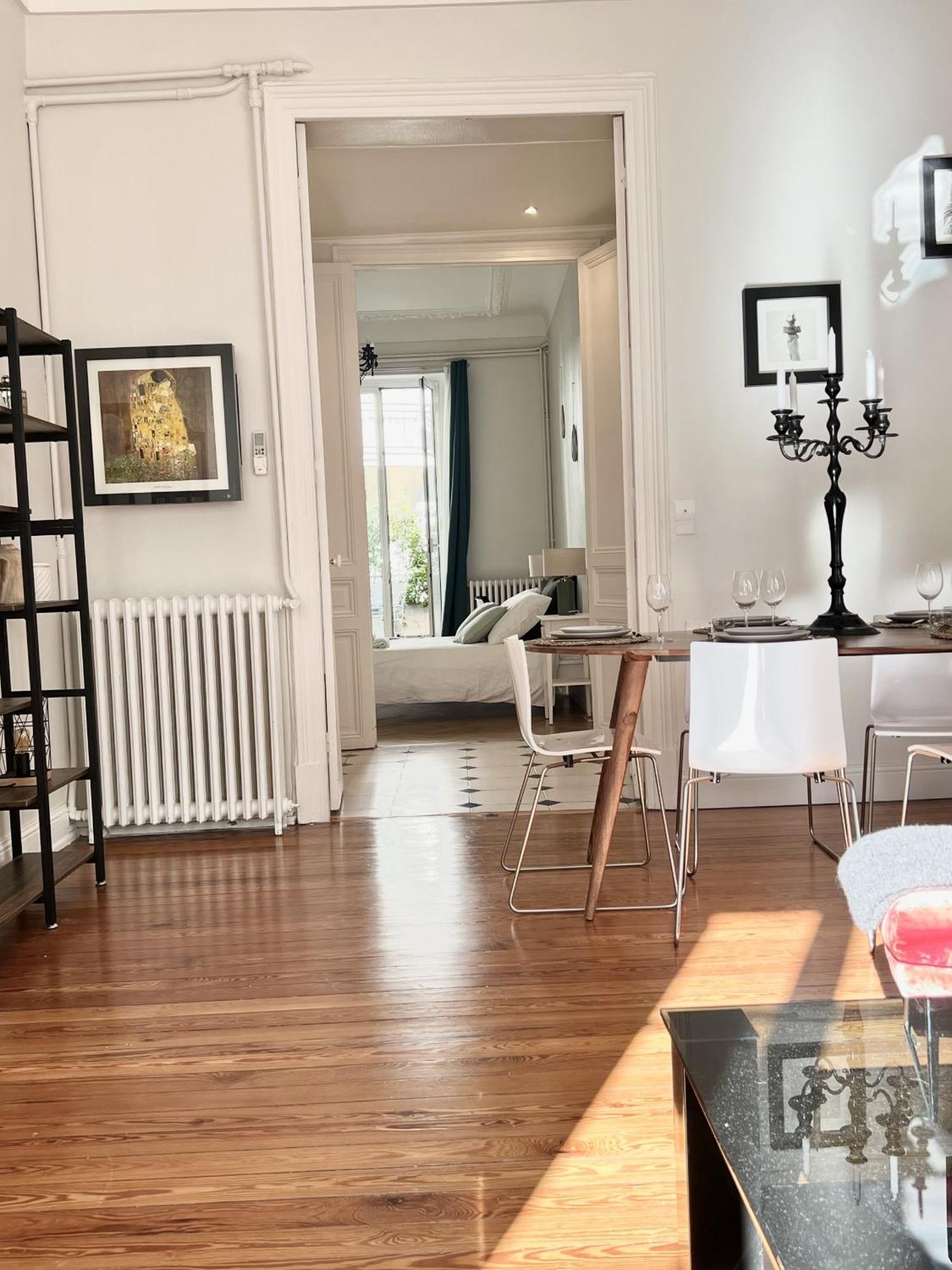 Appartement Superbe De 105 M2, Hyper Centre Avec Terrasse, Parking, A 5 Min De La Nice