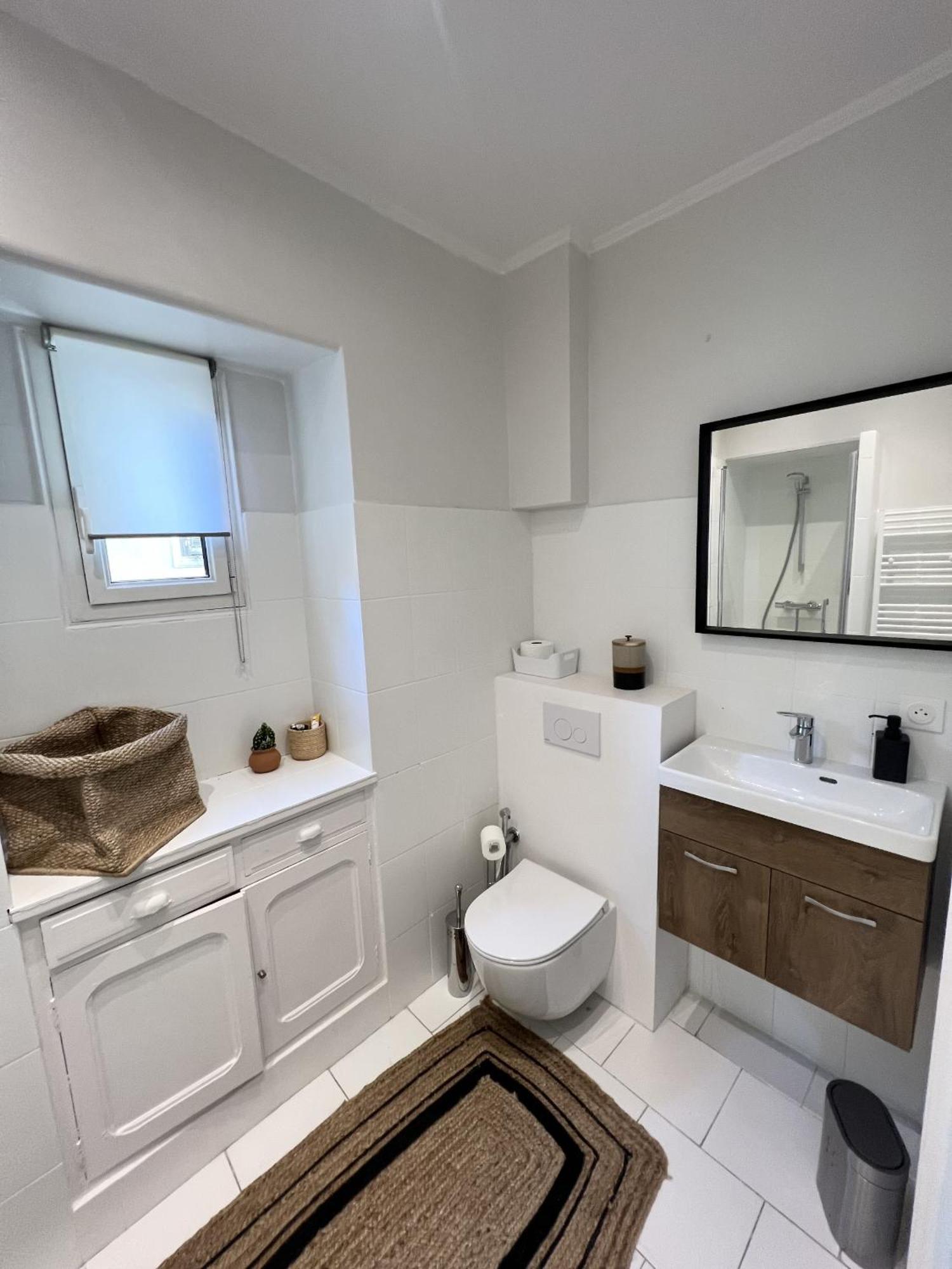 Appartement Superbe De 105 M2, Hyper Centre Avec Terrasse, Parking, A 5 Min De La